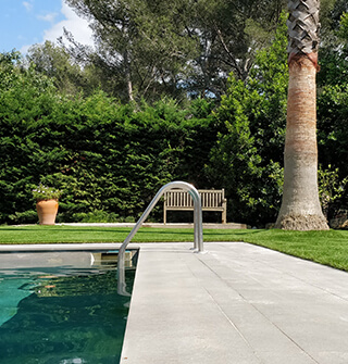 Gazon artificiel pour piscine