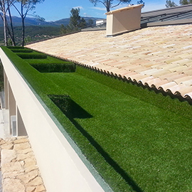 Toit terrasse habillé en gazon artificiel