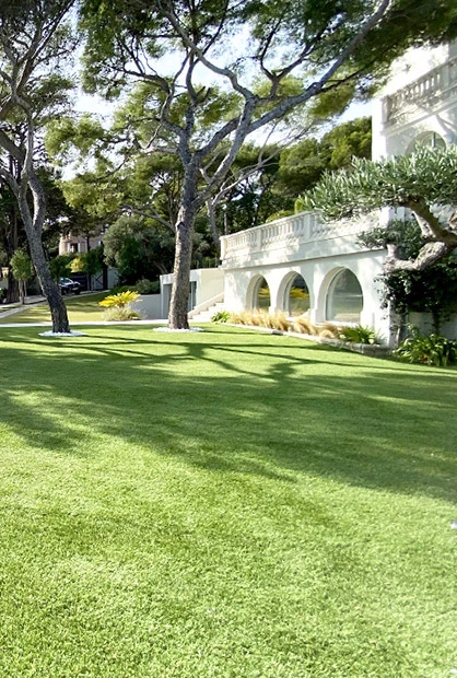 Réalisation d'un jardin en gazon synthétique