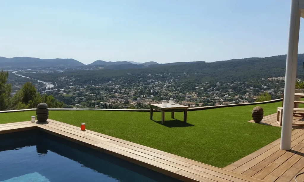 Gazon synthétique Millenium 42 mm sur terrasse