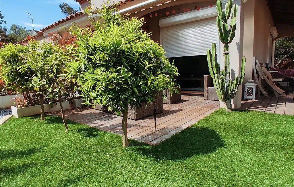 Réalisations 13 Extérieur de maison à Bordeaux en pelouse artificielle