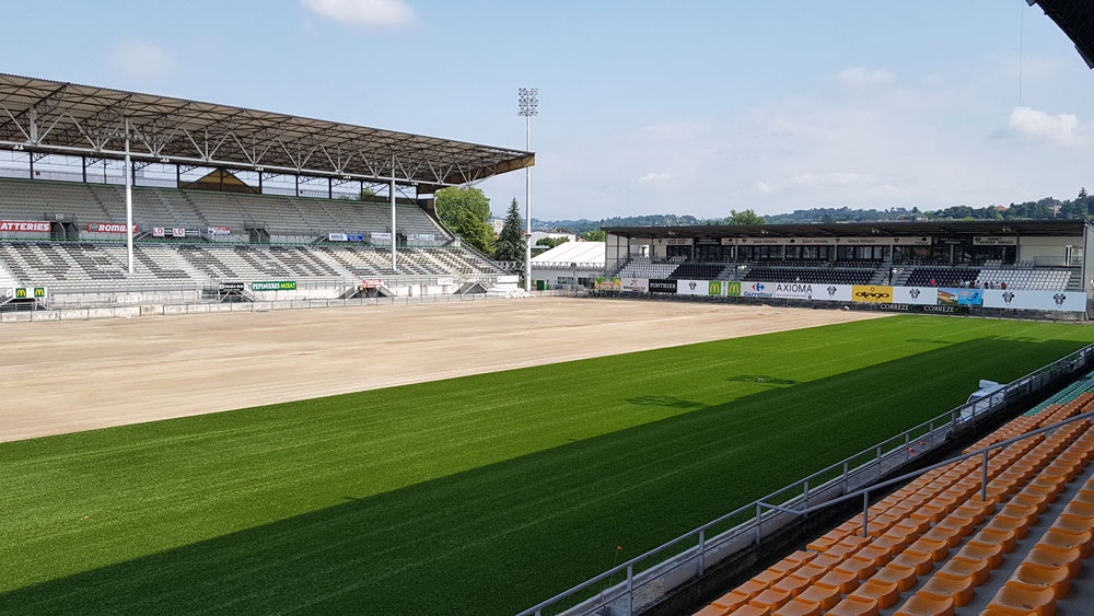 Stade en gazon hybride