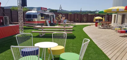 Illustration : Pourquoi choisir le gazon synthétique pour les espaces publics ?