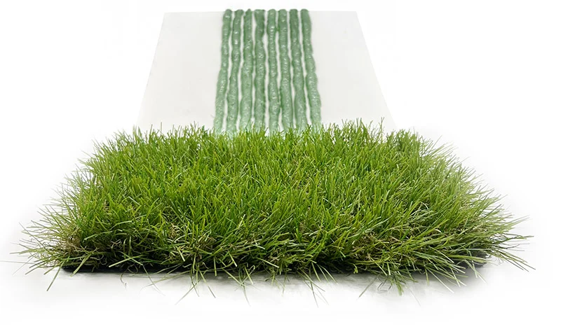 Exemple de jonction de gazon synthétique réalisée avec colle polyuréthane et bande de pontage