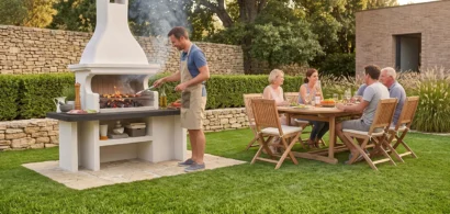 Barbecue posé sur une dalle carrelage avec gazon synthétique autour